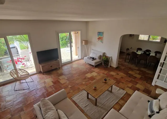 Augustina * سانت ماكسيم